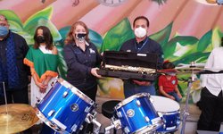 Entregan lote de instrumentos musicales a la banda Rioverde 400