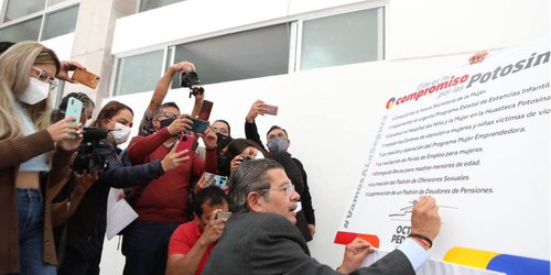 Octavio Pedroza firma compromisos por las potosinas