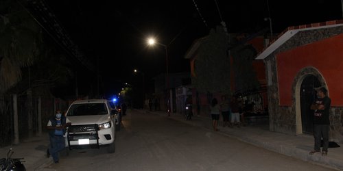 Más calles de La Cofradia cuentan ya con alumbrado público