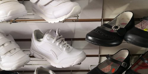 Zapato y tenis escolar dejó de venderse por pandemia y clases virtuales