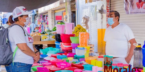 Diálogo en confianza sostuvo con locatarios y tianguistas Lola Morales