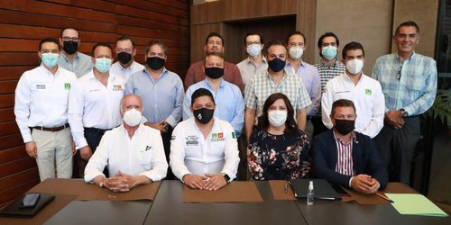 Ricardo Gallardo dialoga con empresarios potosinos sobre retos para el próximo sexenio