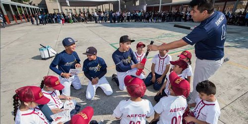 Crearán escuela de beisbol y básquebol en CdFdz ofrece el Contador Gildardo Moreno