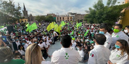 La ex clavadista olímpica, María José Alcalá, pidió a jóvenes votar por el "Pollo" Gallardo
