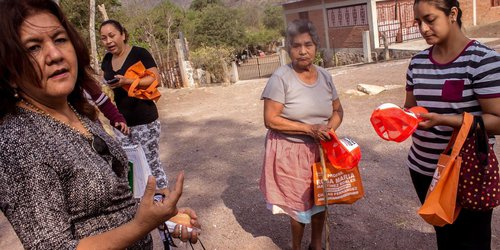 Es tiempo de una maestra en el Gobierno, le dicen electores a Rosita