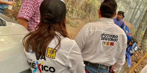 Arnulfo Urbiola y su equipo recorren la sierra afectada por el incendio