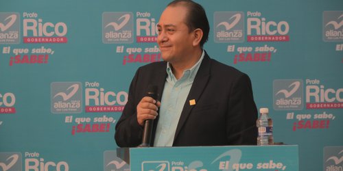 Profe Rico destaca por ser el único maestro candidato a la gubernatura del estado