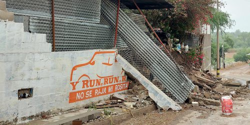 Por lluvias, cae barde en vivienda del ejido Llanitos