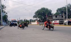 Viajan de Ciudad Fernández a Cerritos en bicicletas adaptadas