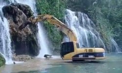 Introducen maquinaria pesada a las cascadas de Tamasopo