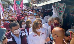 Suman cientos de vallenses en apoyo a la Dr. Mónica Rangel