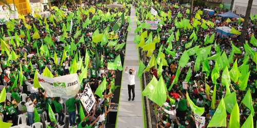 Más de 20 mil personas corearon “Hay que votar por Gallardo” junto a “Calibre 50”