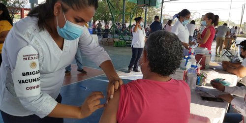 Gran respuesta a vacunación para personas de 40 a 49 años, y embarazadas en Cd. Valles