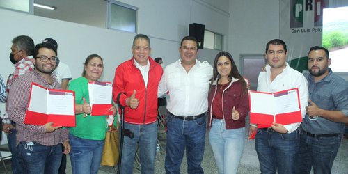 PRI estatal entrega constancias del CEEPAC a presidentes electos y regidores