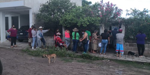 Entregan despensas para agradecer asistencia a mítines políticos
