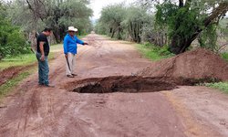 Por lluvias, crece tamaño de socavón en Ojo de Agua de San Juan