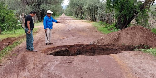 Por lluvias, crece tamaño de socavón en Ojo de Agua de San Juan