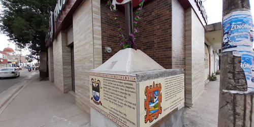 Colocan placas conmemorativas en la histórica mojonera de calle Frontera