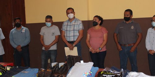 Dotan de nuevos uniformes a personal sindicalizado de Rioverde
