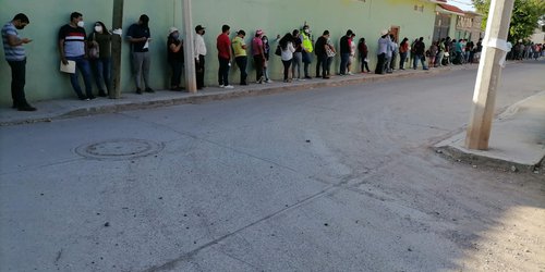 Abarrotan jóvenes de 18 a 29 años los puntos de vacunación en Rioverde