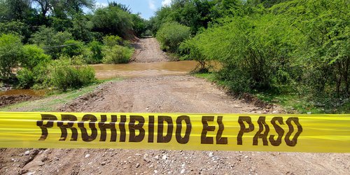 Incrementa nivel de agua en el río y cierran paso en La Reforma y La Taza