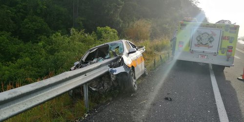 Muere conductor de taxi tamaulipeco en carretera de cuota Rioverde-Valles
