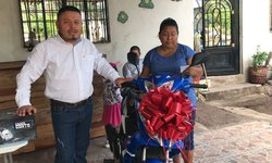 Empresario gana rifa de moto para ayudar enfermo de la Reformita, y la dona para obras