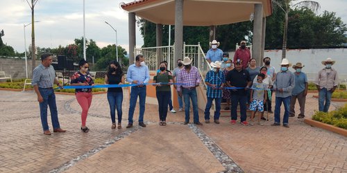 Inauguran plaza de la comunidad San Martín