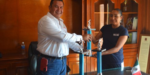 Arnulfo Urbiola entregó trofeos para torneo de futbol