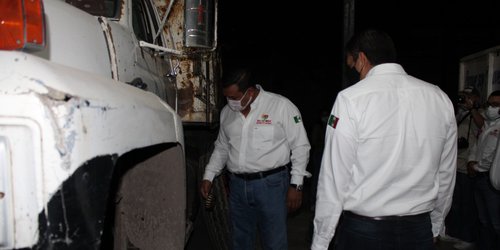 Abundan vehículos chatarra en talleres municipales
