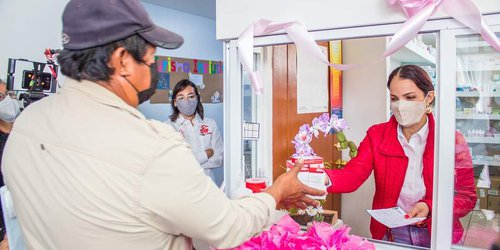 Reapertura de farmacia del DIF, es un logro de la gente: Karina Quintero