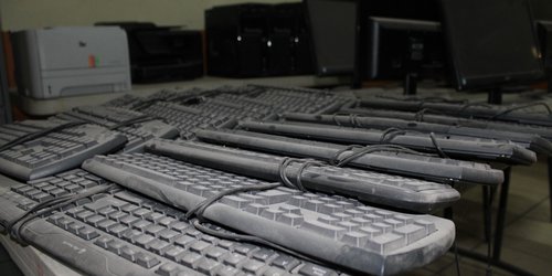 Hallan empolvadas computadoras y máquinas de coser en CDC de la antigua estación de FFCC