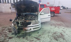 Se incendia vehículo en la entrada al ejido El Refugio