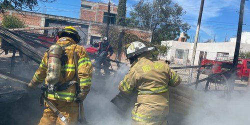 Mueren dos perritos en incendio de casa en El Refugio