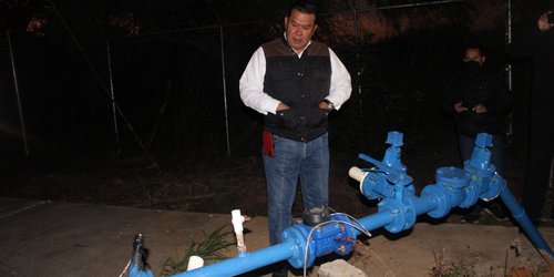 Abastecer el agua a pobladores, mantiene ocupado al alcalde Urbiola