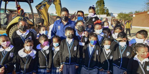 Gallardo Cardona inicia programa de construcción de escuelas