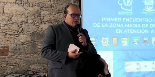 Denuncia el IMEI extorsión a “paisanos” en caravana migrante de la sierra gorda