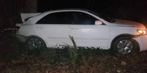 Hallan vehículo balaceado y dañado en Tamasopo