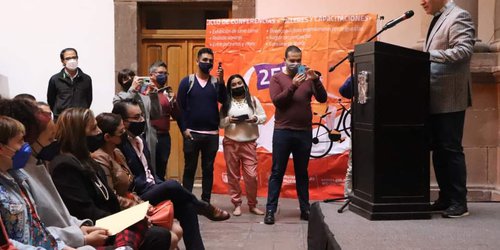 Edil de SLP ofrece disculpas públicas a dos extranjeras víctimas de violencia