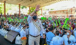 El Gobernador le cumple a la Huasteca Sur con becas alimentarias y obras turísticas