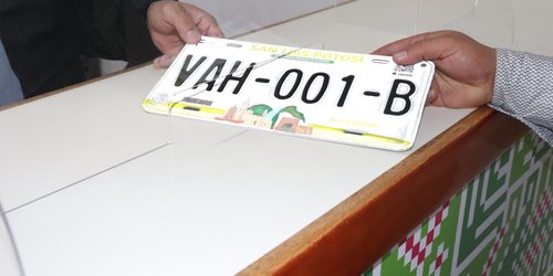 Compromiso cumplido, placas gratuitas para las y los potosinos: SEFIN