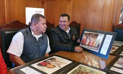 Todo el apoyo del Alcalde a Manuel Fuentes, que lleva su obra pictórica a Sudamérica