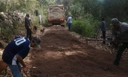 Alcalde y habitantes rehabilitan camino a Las Grutas