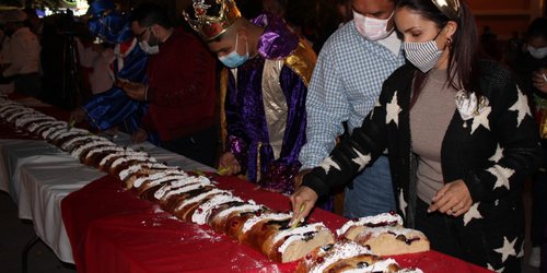 Parten rosca de reyes mas grande del Estado