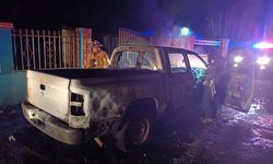 Se incendia vehículo en la colona 20 de noviembre