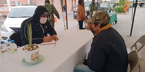 Atención personal da el alcalde en la plaza de Rioverde