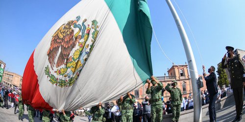 Preside Ricardo Gallardo ceremonia conmemorativa del Día de la Bandera