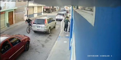 Captura la policía a sujeto que robó bolso de mujer