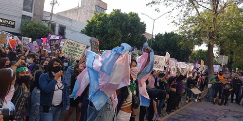 Marea violeta desbordó el centro histórico de SLP