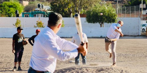 En Villa de Reyes supervisan avances de rehabilitación de la Unidad Deportiva Municipal.